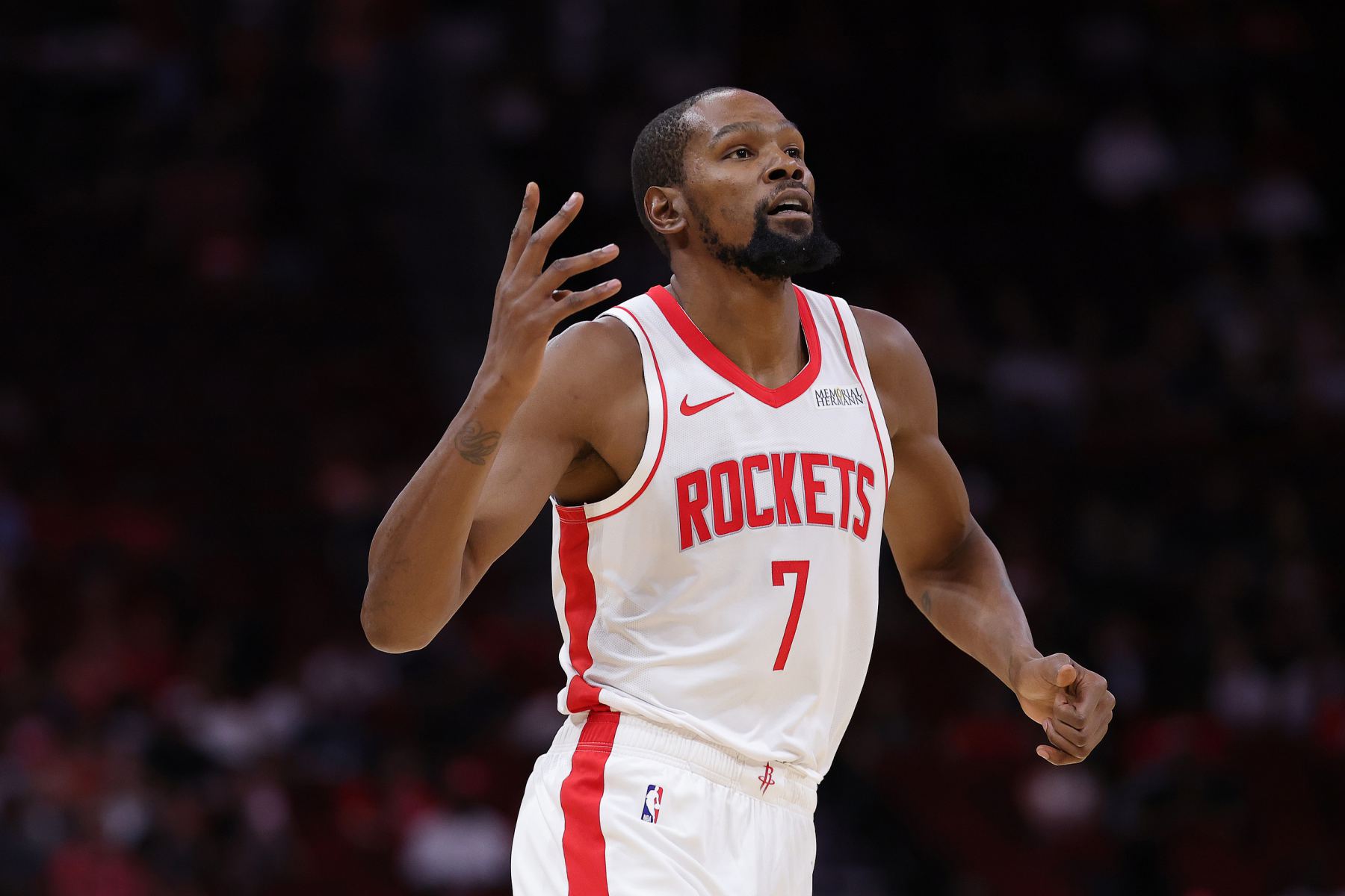 Try your best! Durant made 9 of 18 shots in his first home game and scored 37 points.